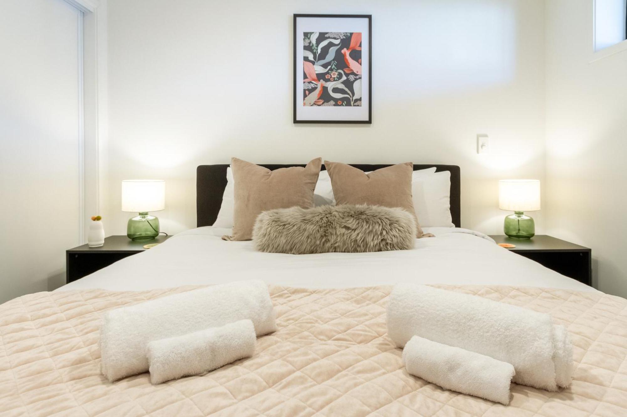 Cozy 1-Bed Apartment With Park Views, Sleeps 4 Christchurch Zewnętrze zdjęcie