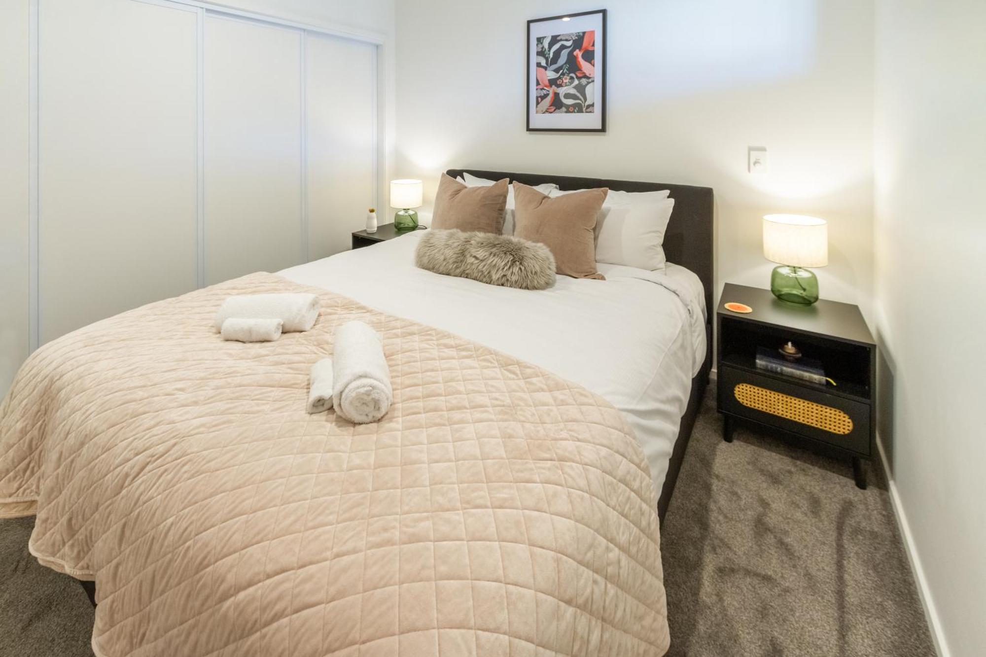 Cozy 1-Bed Apartment With Park Views, Sleeps 4 Christchurch Zewnętrze zdjęcie